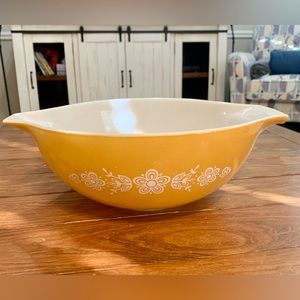 Vintage Pyrex Butterfly Gold 444 Mixing Bowl